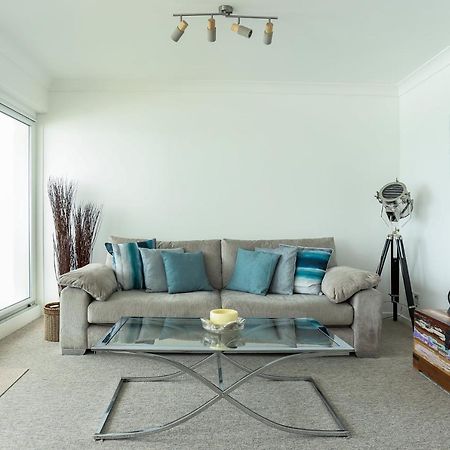 Tides - Beach Front Apartment In Bracklesham Bay Chichester Exterior photo