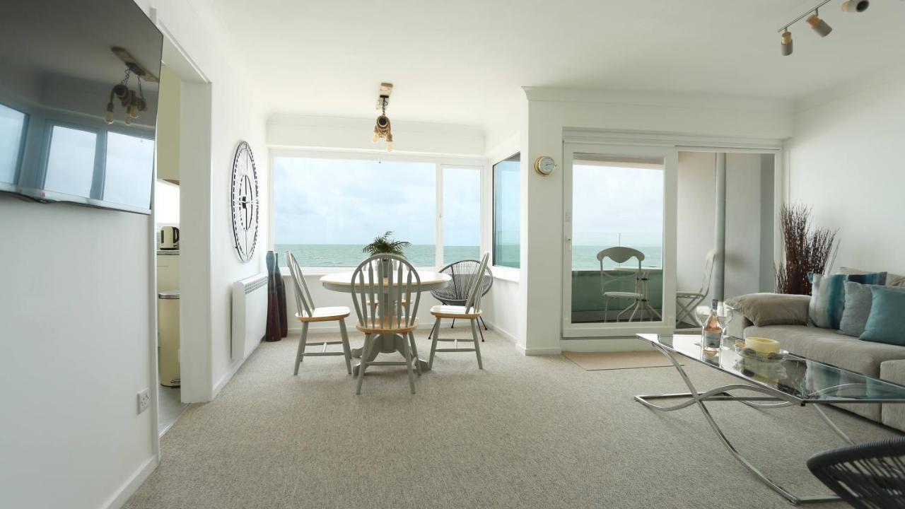 Tides - Beach Front Apartment In Bracklesham Bay Chichester Exterior photo
