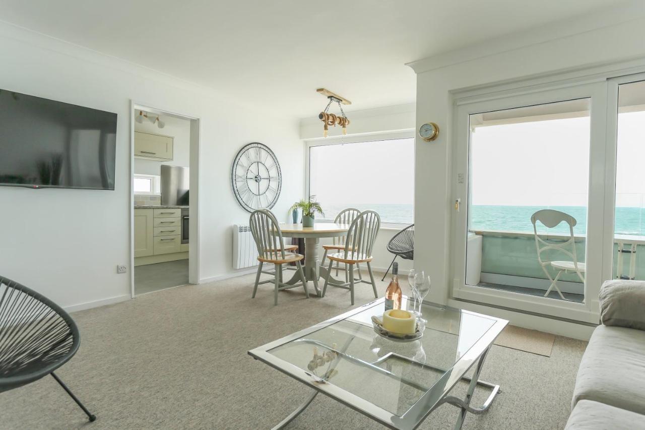 Tides - Beach Front Apartment In Bracklesham Bay Chichester Exterior photo