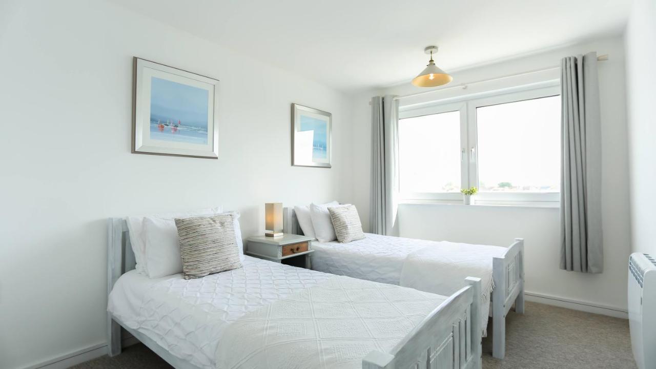 Tides - Beach Front Apartment In Bracklesham Bay Chichester Exterior photo