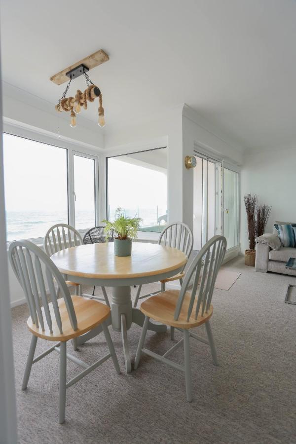 Tides - Beach Front Apartment In Bracklesham Bay Chichester Exterior photo